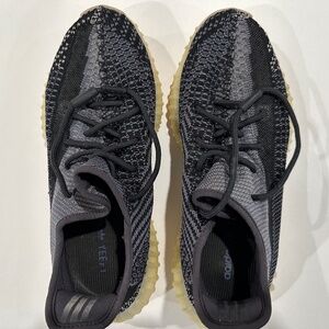 ADIDAS Carbon Yeezy Boost 350 V2 Grey Black - Size 10.5.‎